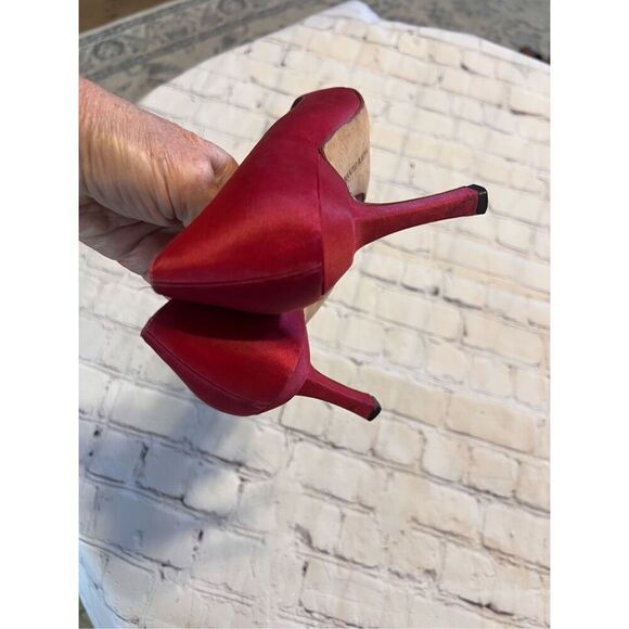 Manolo Blahnik Size 36 Pointed Toe Suede Pump Heels Red Classic Dressy Glam - Picture 16 of 16